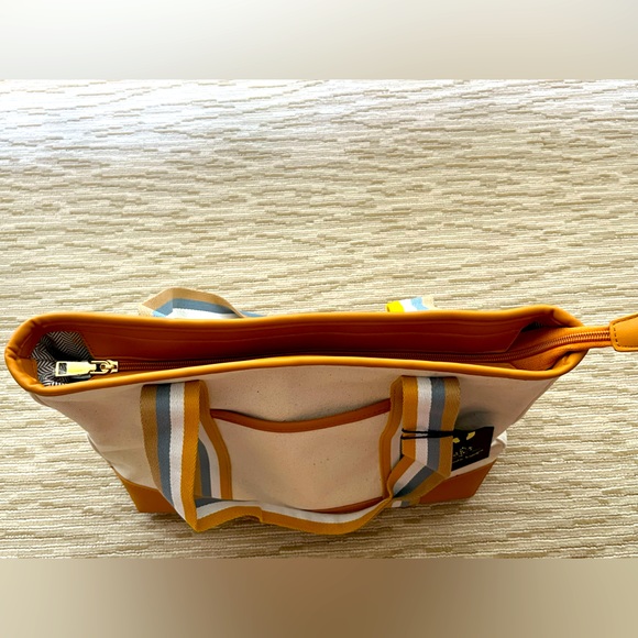 NWT Moda Luxe Tote - Picture 5 of 10